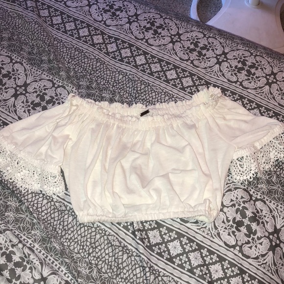 Charlotte Russe Tops - Crop top
